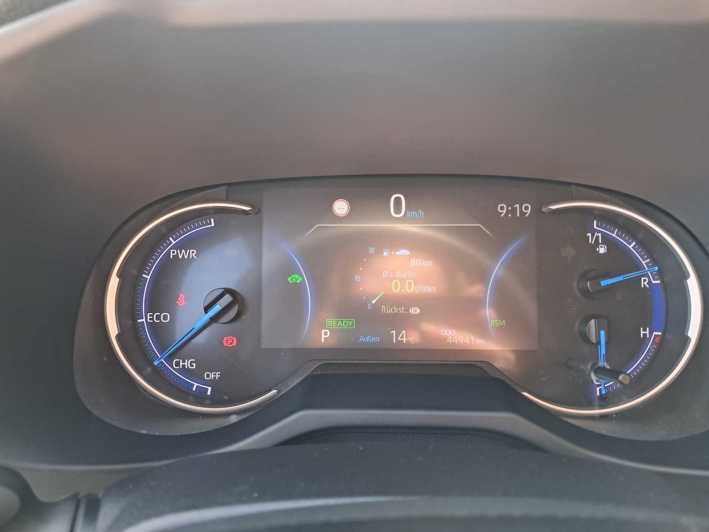 Toyota RAV4 Hybrid 4x4 - Samsaru's Car Outlet