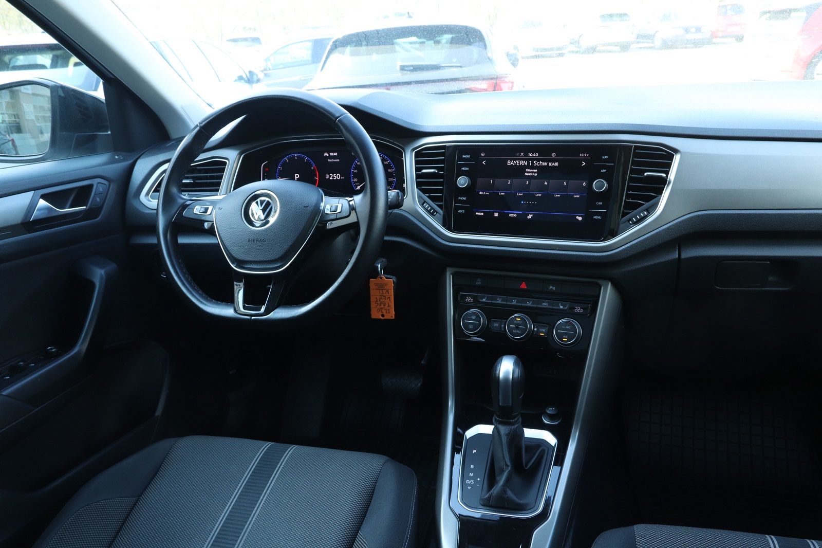 Volkswagen T-Roc 1.5 TSI Style DSG - Samsaru's Car Outlet