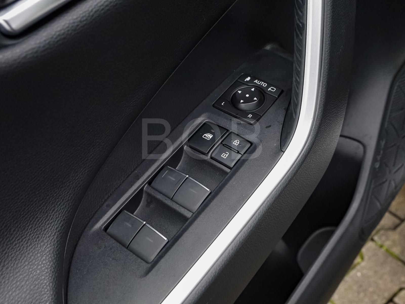 Toyota RAV 4 2.5 Hybrid Style - Samsaru's Car Outlet