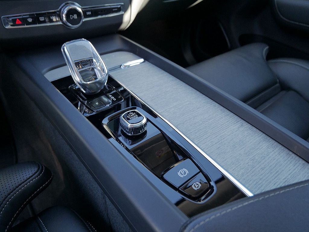 Volvo XC60 T8 Recharge Inscription FACEL. STANDHZ LED