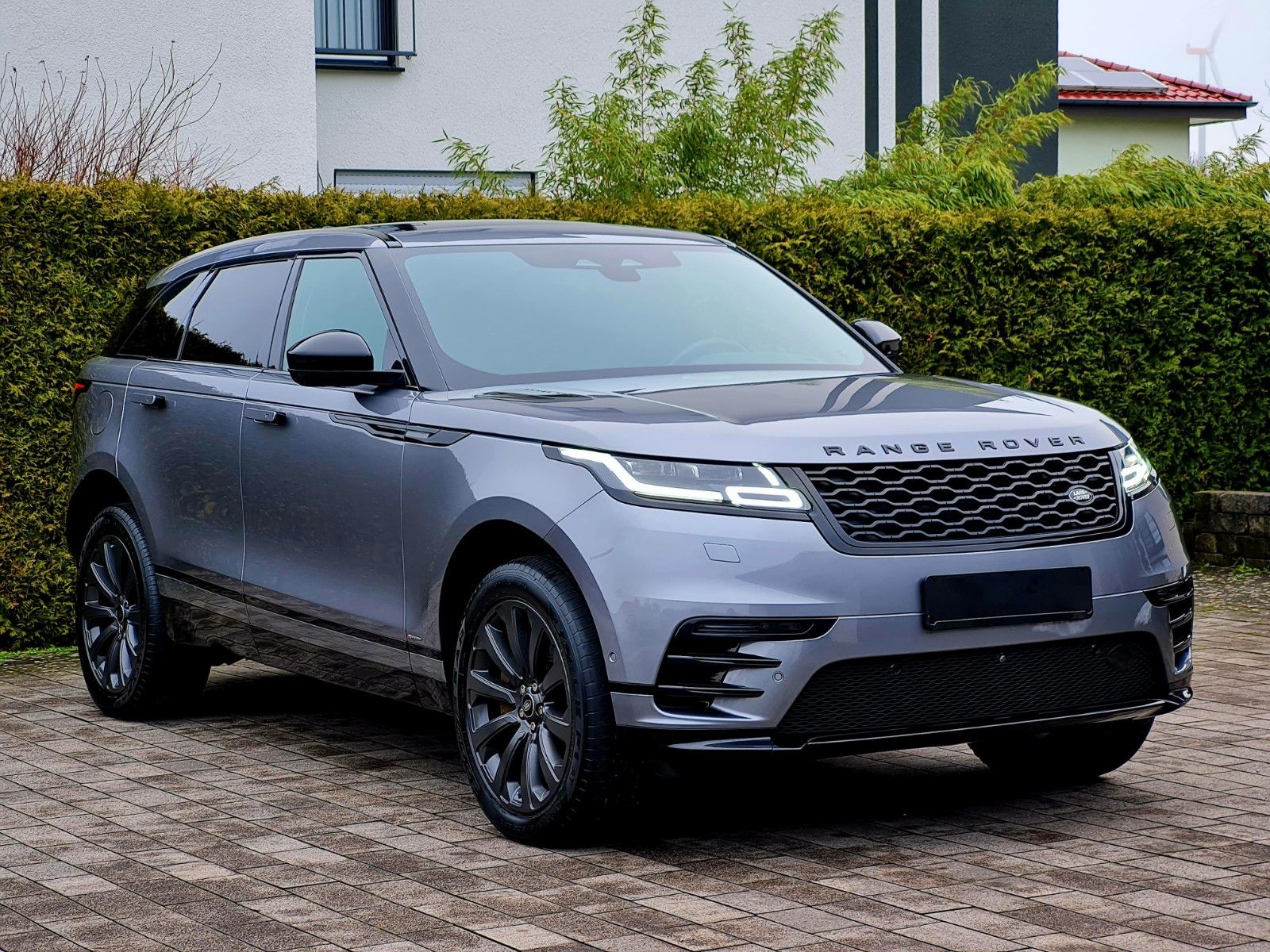 Range Rover Velar D300 R-Dynamic SE - Samsaru's Car Outlet