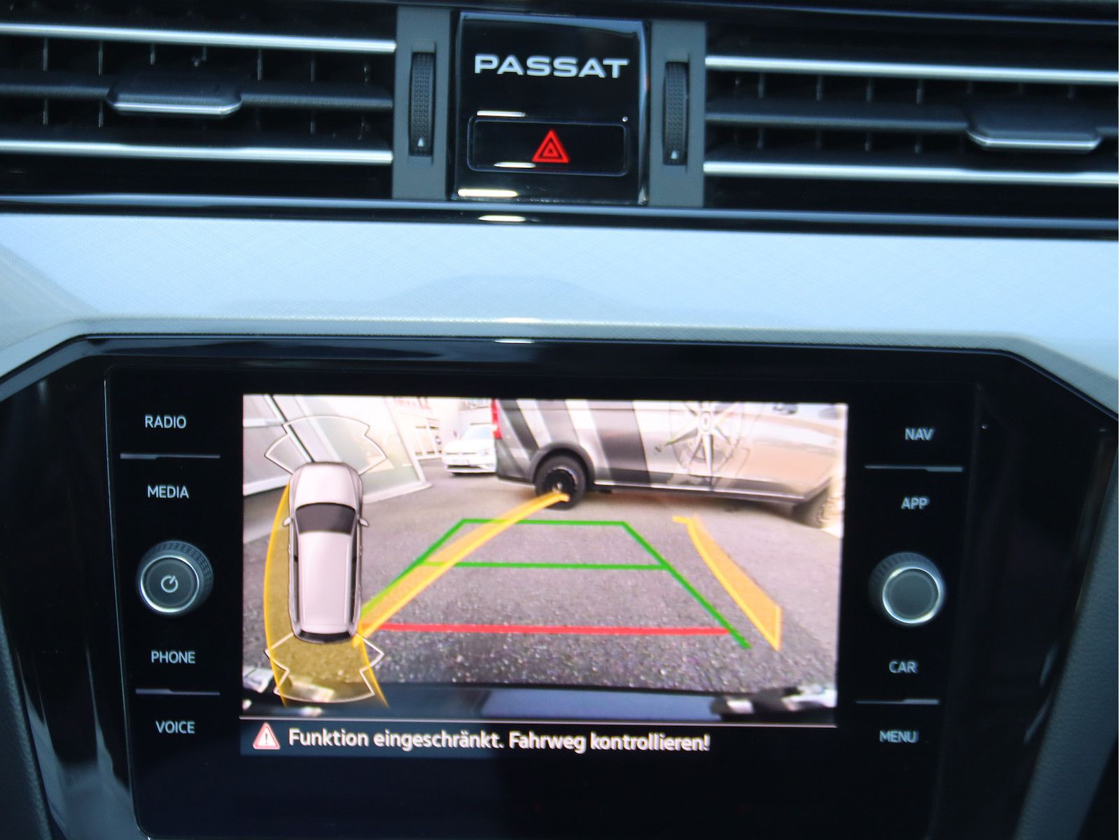 Volkswagen Passat 2.0TDI BUSINESS - Samsaru's Car Outlet