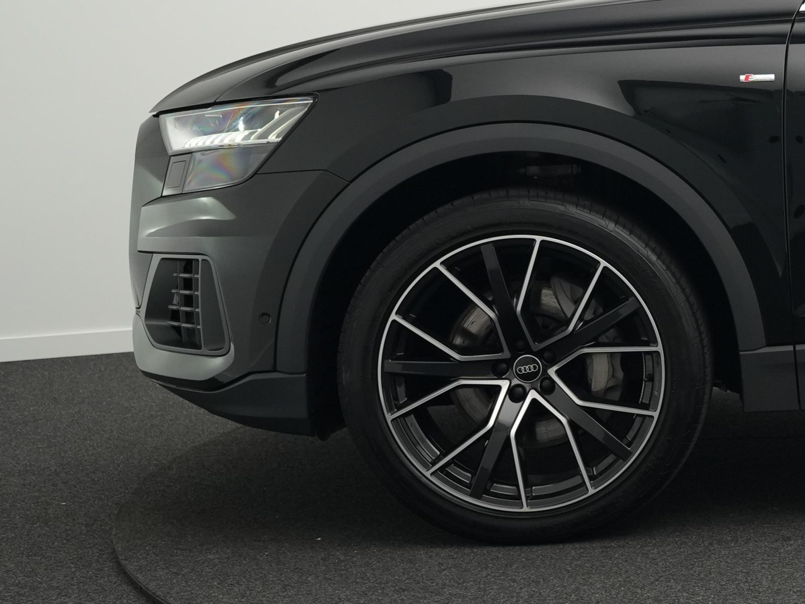 Audi Q8 55 TFSI quattro tiptronic 2x S line
