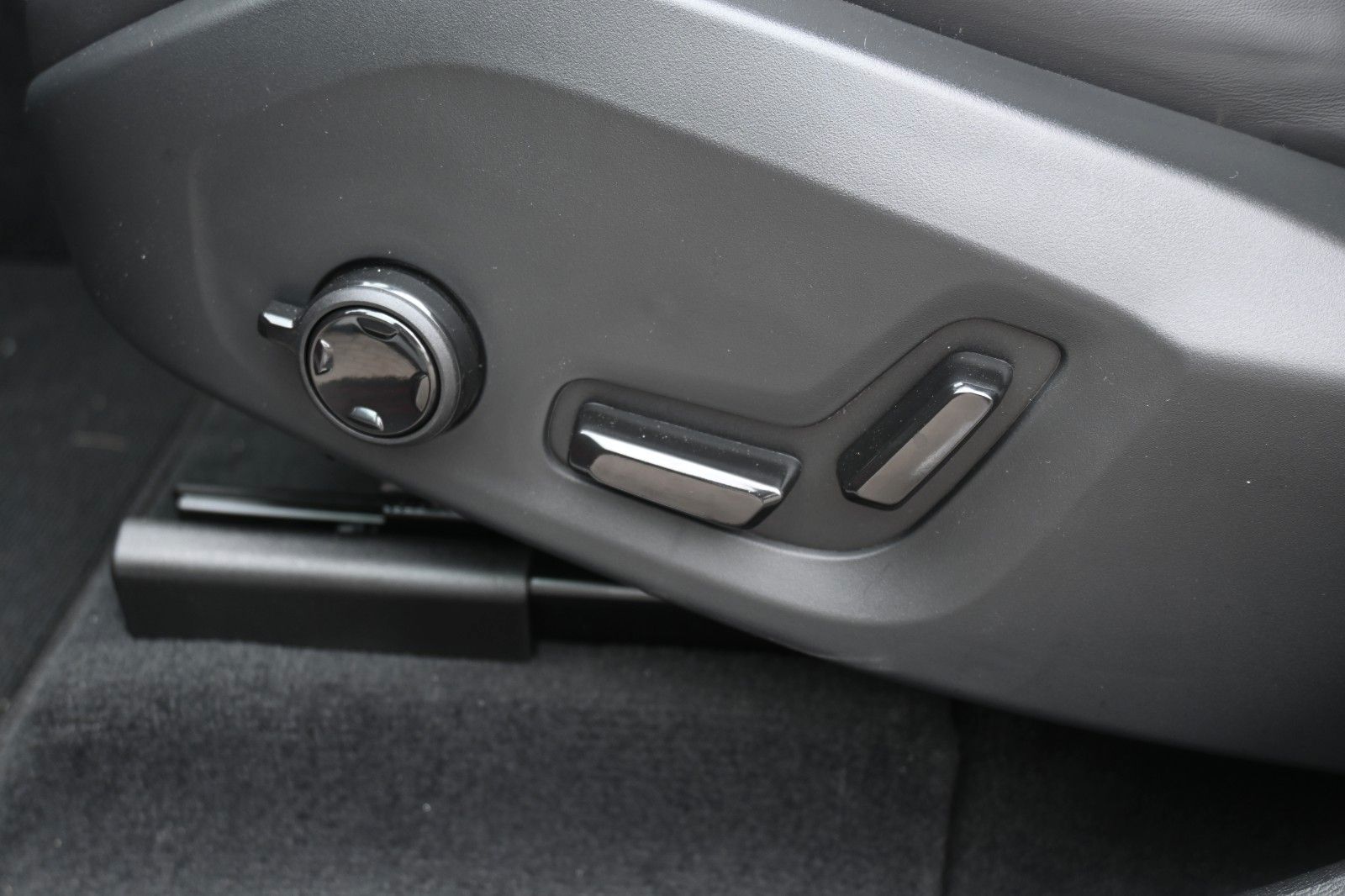 Volvo XC60 B4 D AWD Black *H&K*STDHZG*360°*ACC