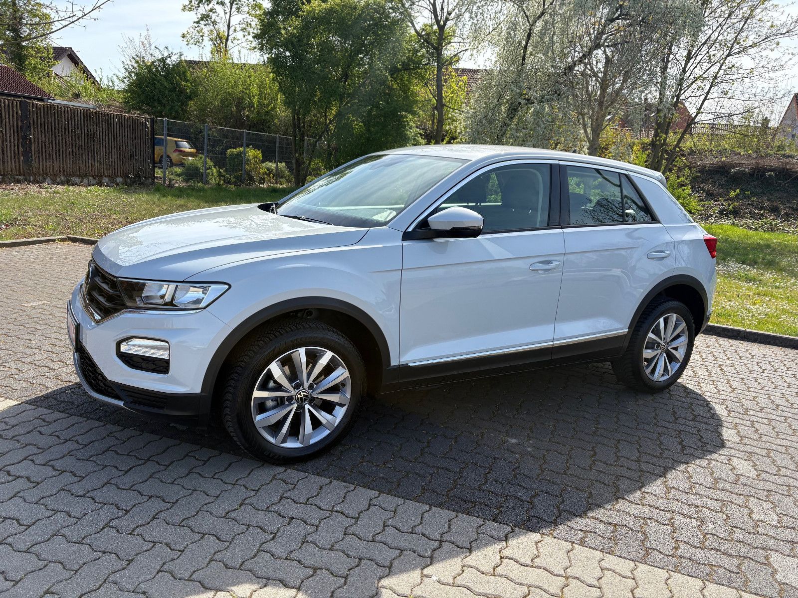 Volkswagen T-Roc Style - Samsaru's Car Outlet