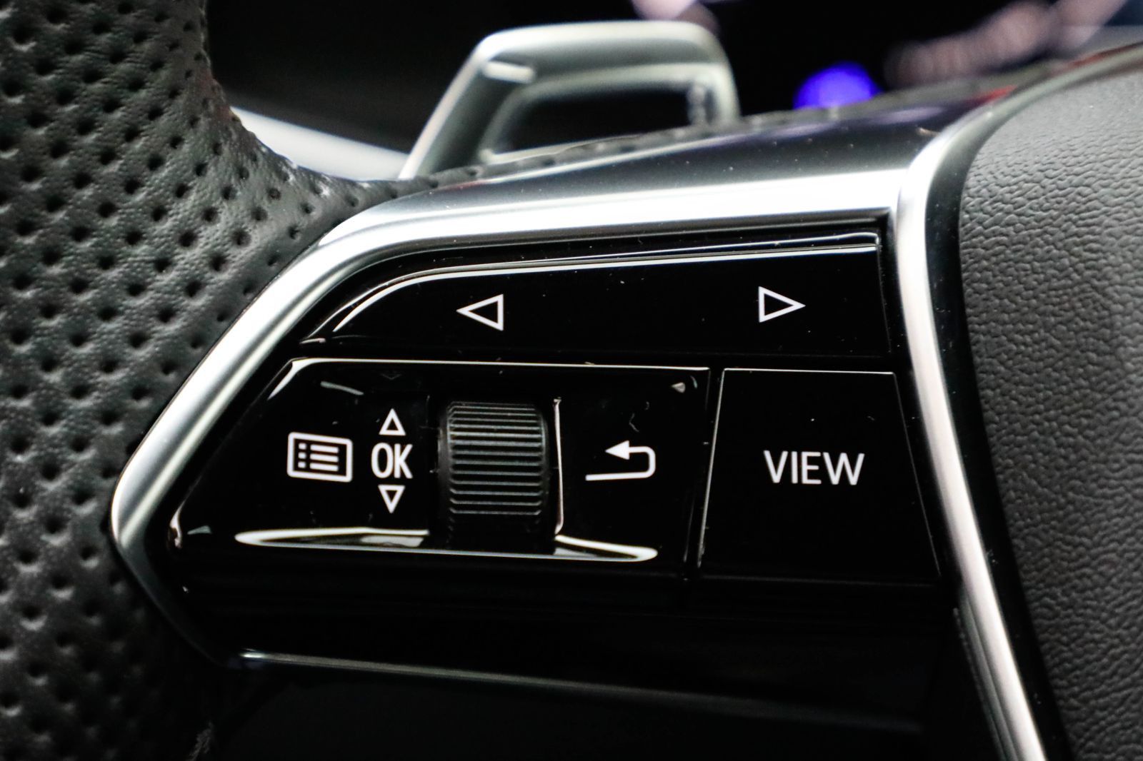 Audi RS 6 Avant AHK Matrix HUD Keramik Pano 305km/h