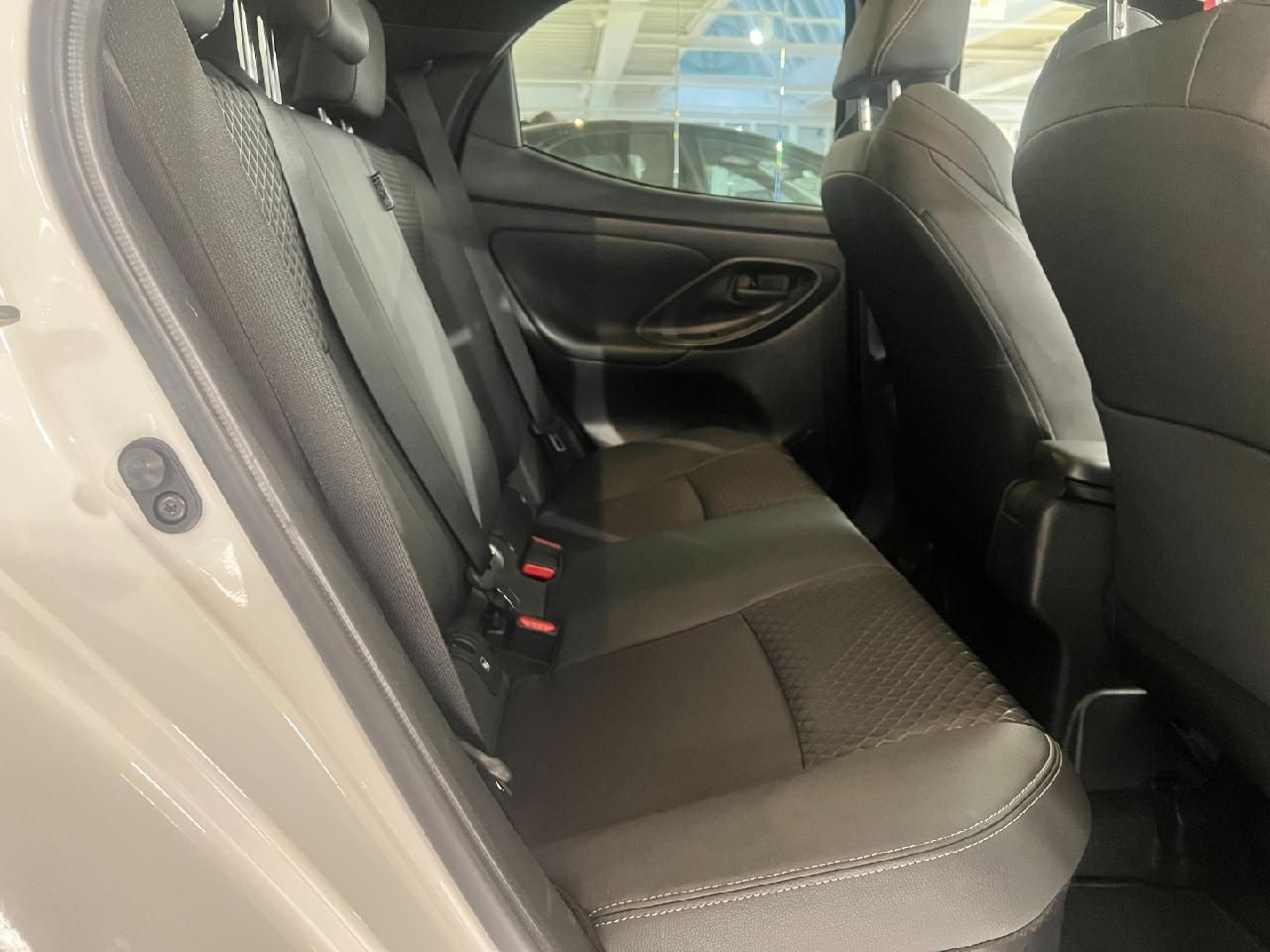 Toyota Yaris Hybrid Style Panoramadach