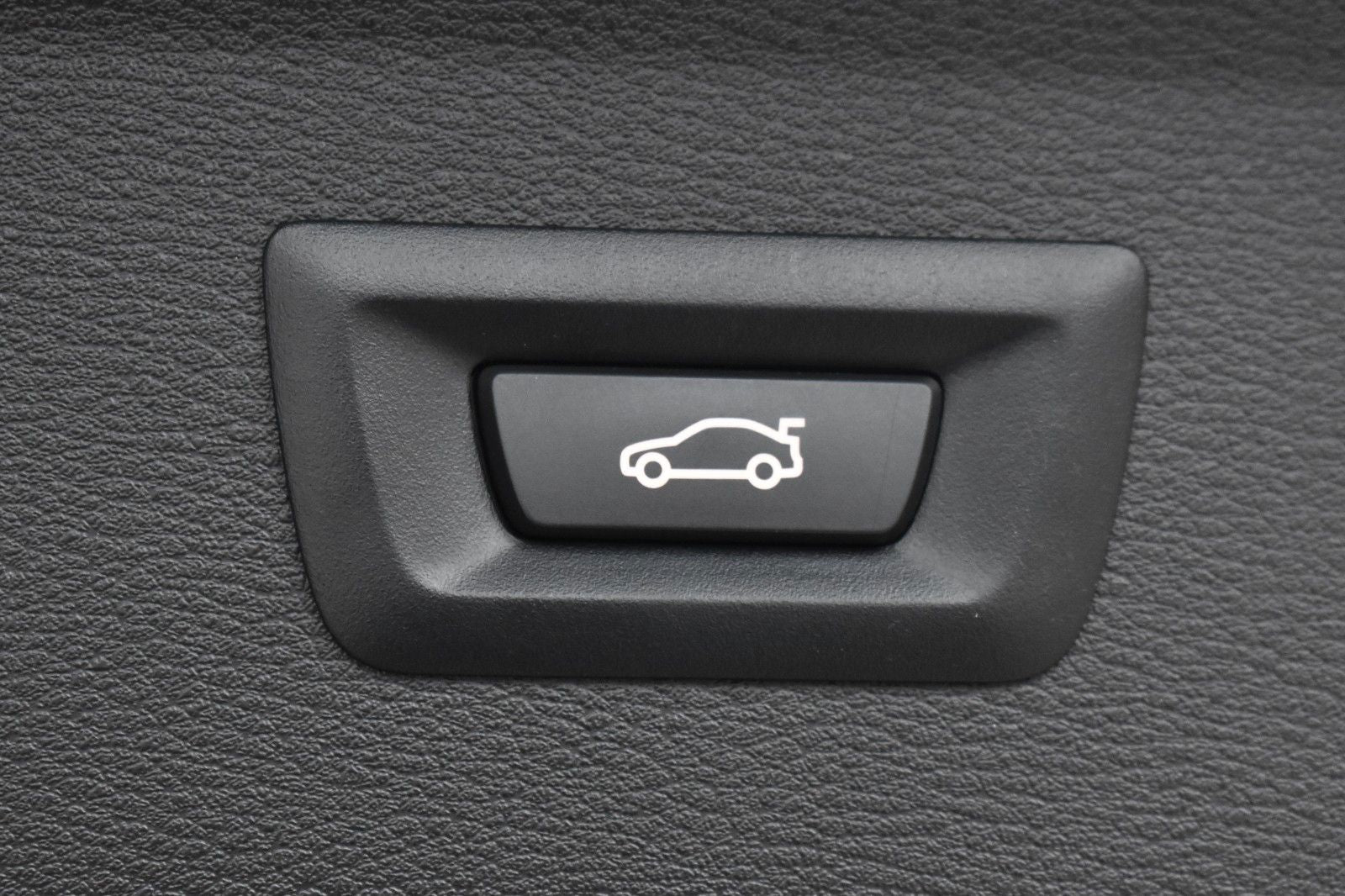 BMW X1 xDrive20i Aut. Advantage - Samsaru's Car Outlet