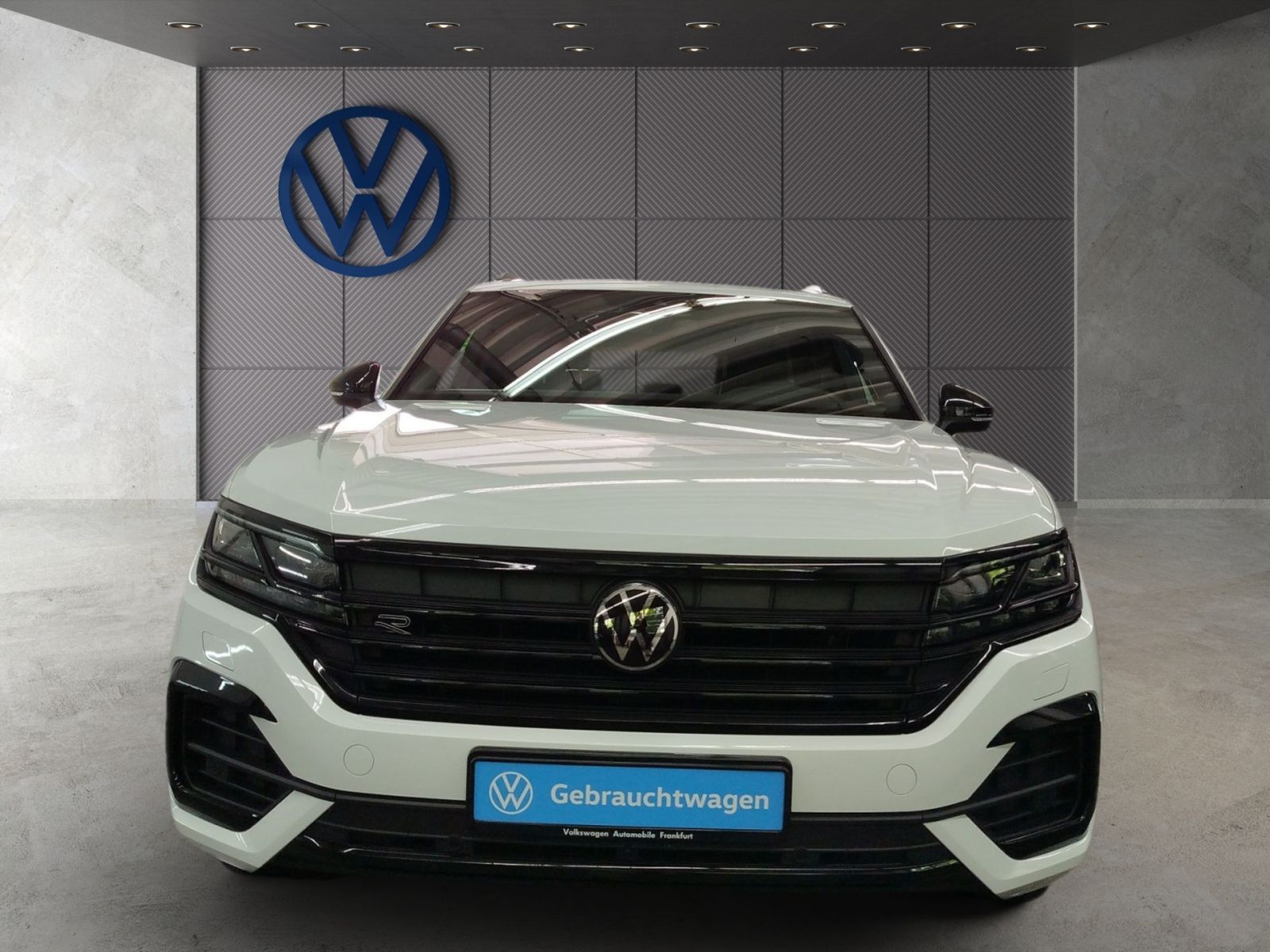 Volkswagen Touareg 3.0 TDI 4Motion R-Line - Samsaru's Car Outlet