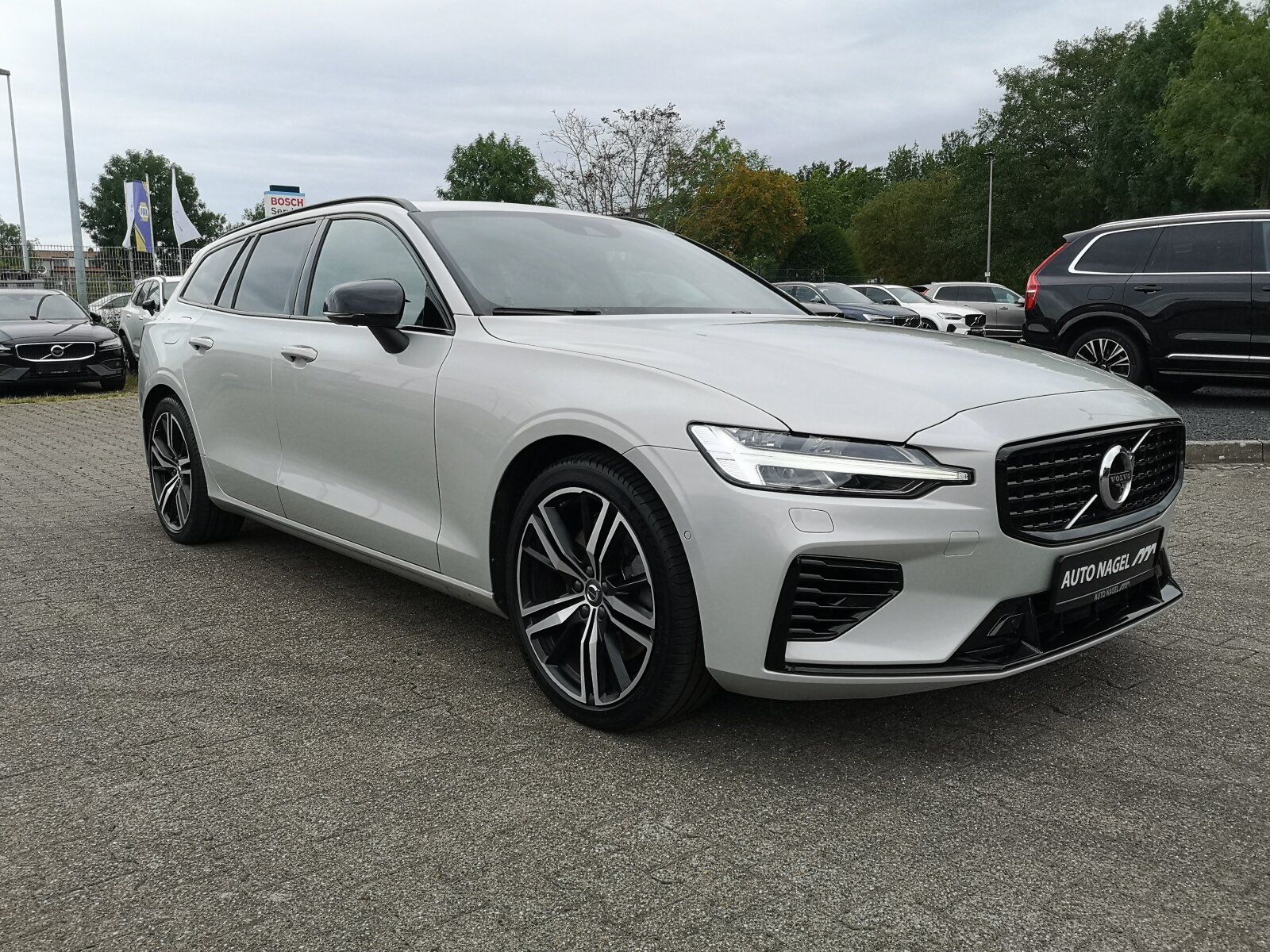 Volvo V60 Recharge T8 Plus Dark Long Range PANO|AHK|