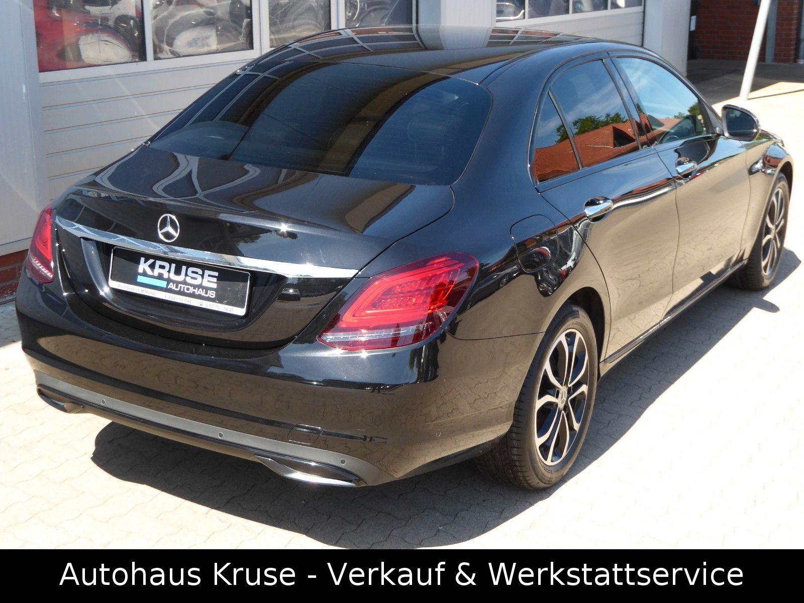 Mercedes-Benz C 200 - Samsaru's Car Outlet