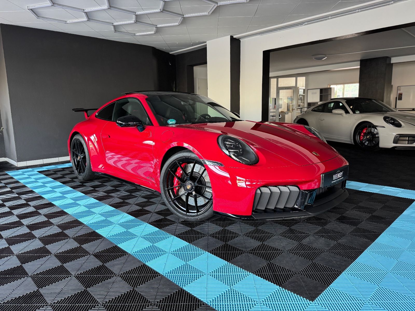 Porsche 992.2 Carrera GTS - Samsaru's Car Outlet