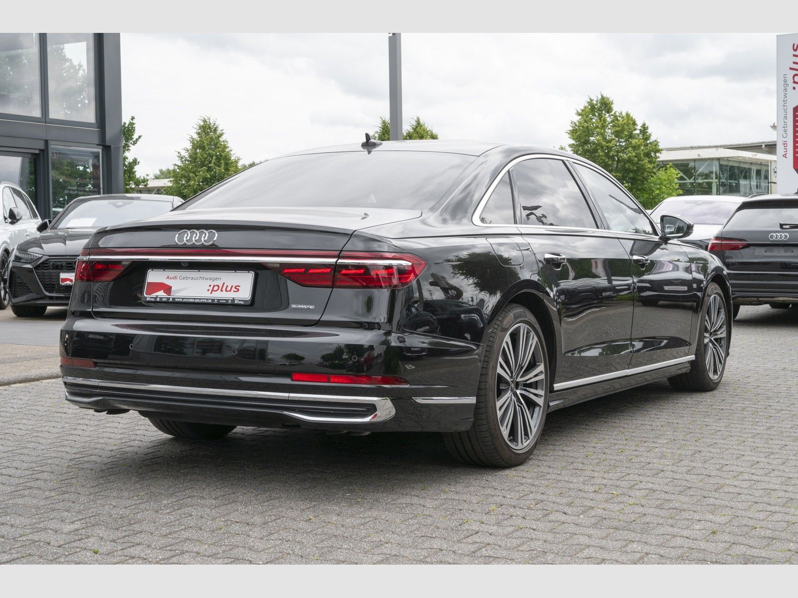Audi A8 L 60TFSI Advanced - Samsaru's Car Outlet