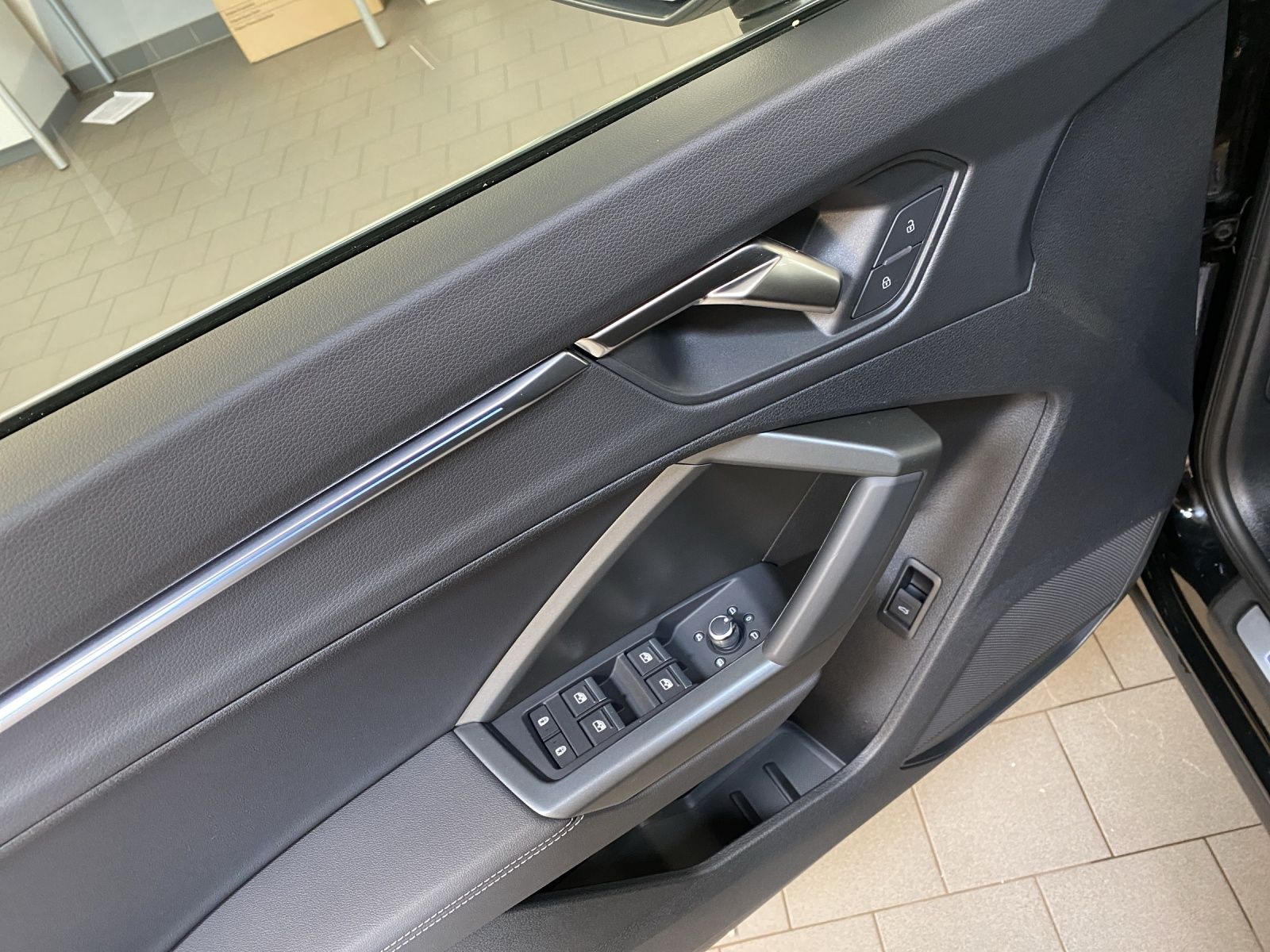 Audi Q3 40 2.0 TFSI quattro S-Line - Samsaru's Car Outlet