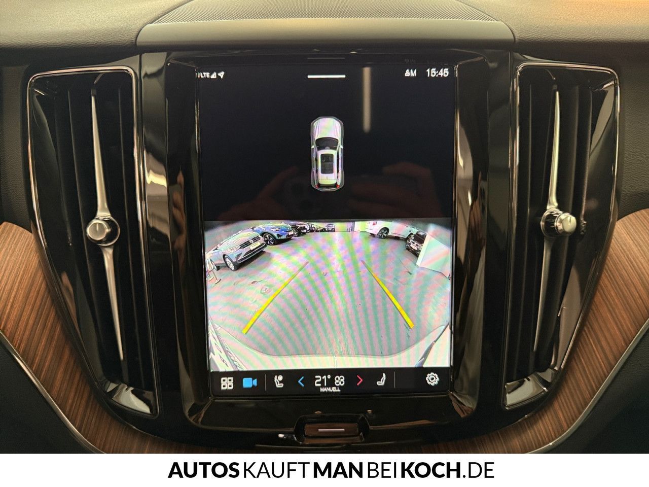 Volvo XC60 T6 Recharge AWD Plus PANO AHK STDHz V-LED!