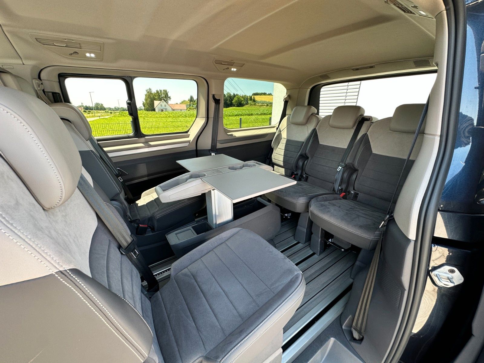Volkswagen T7 Multivan 2.0 TDI - Samsaru's Car Outlet