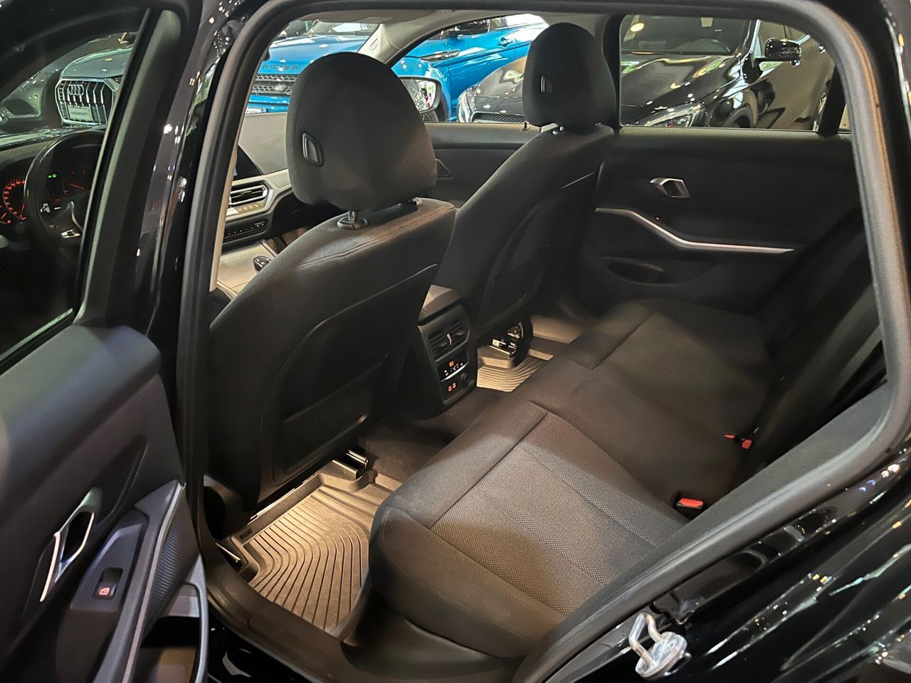 BMW 320d Touring xDrive Business - Samsaru's Car Outlet