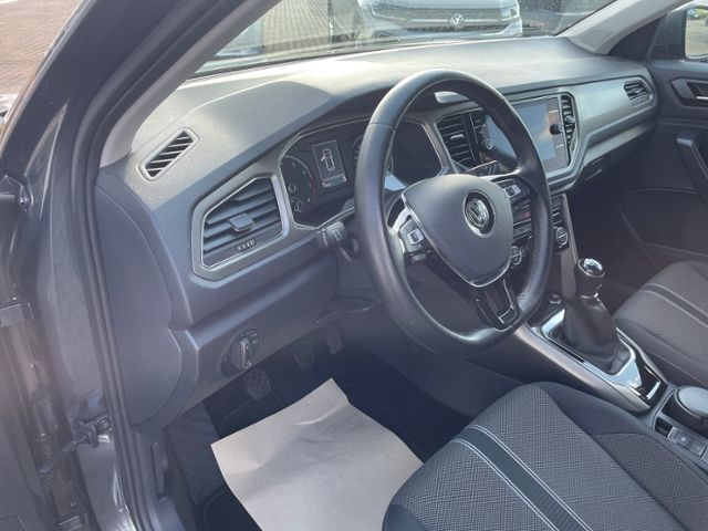 Volkswagen T-Roc 1.5 TSI ACT Style - Samsaru's Car Outlet