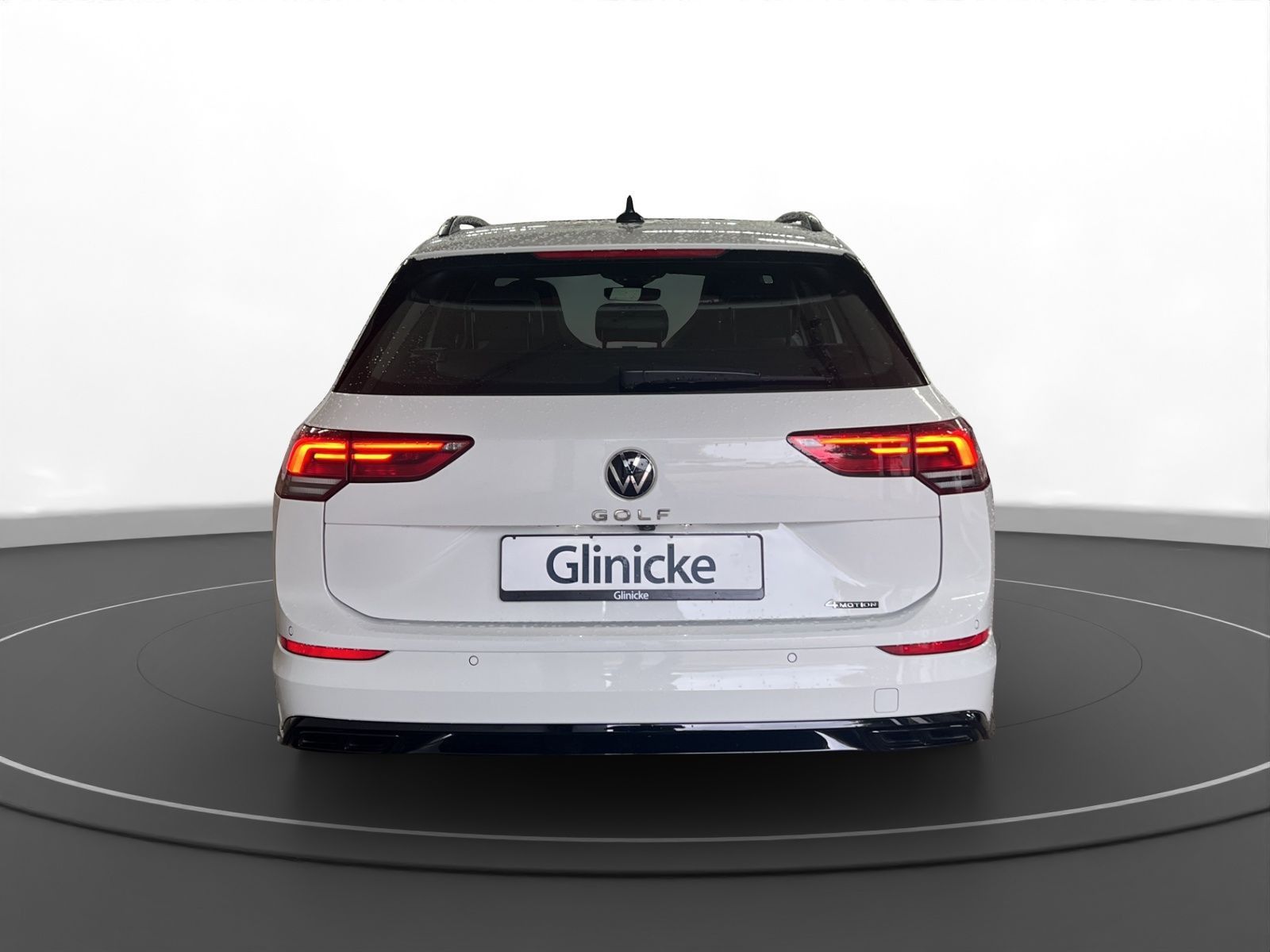 Volkswagen Golf VIII Variant 2.0 TSI 4M R-Line AHK Pano LM