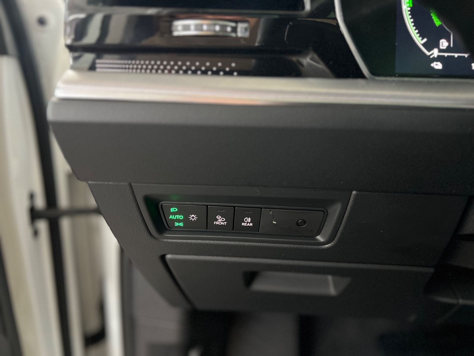 Volkswagen Touareg 3.0 TSI Elegance 4Motion eHybrid - Samsaru's Car Outlet