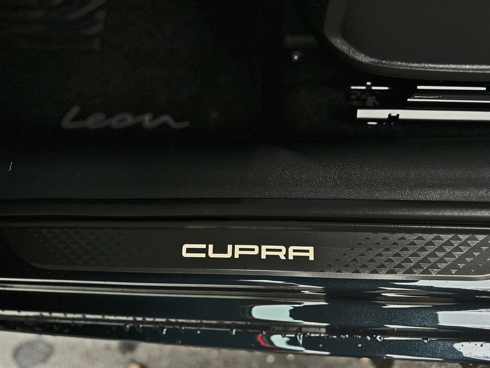 Cupra Leon Sportstourer 1.5 eTSI - Samsaru's Car Outlet