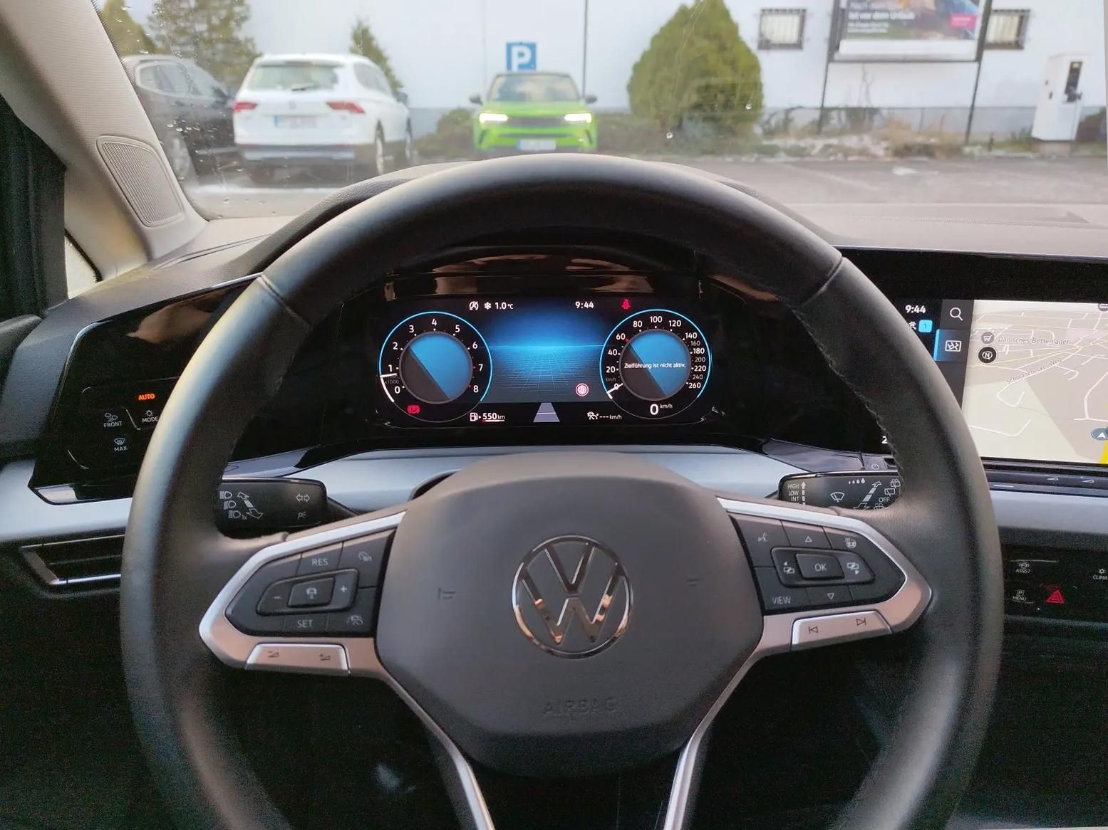 Volkswagen Golf Life 1.5 TSI - Samsaru's Car Outlet