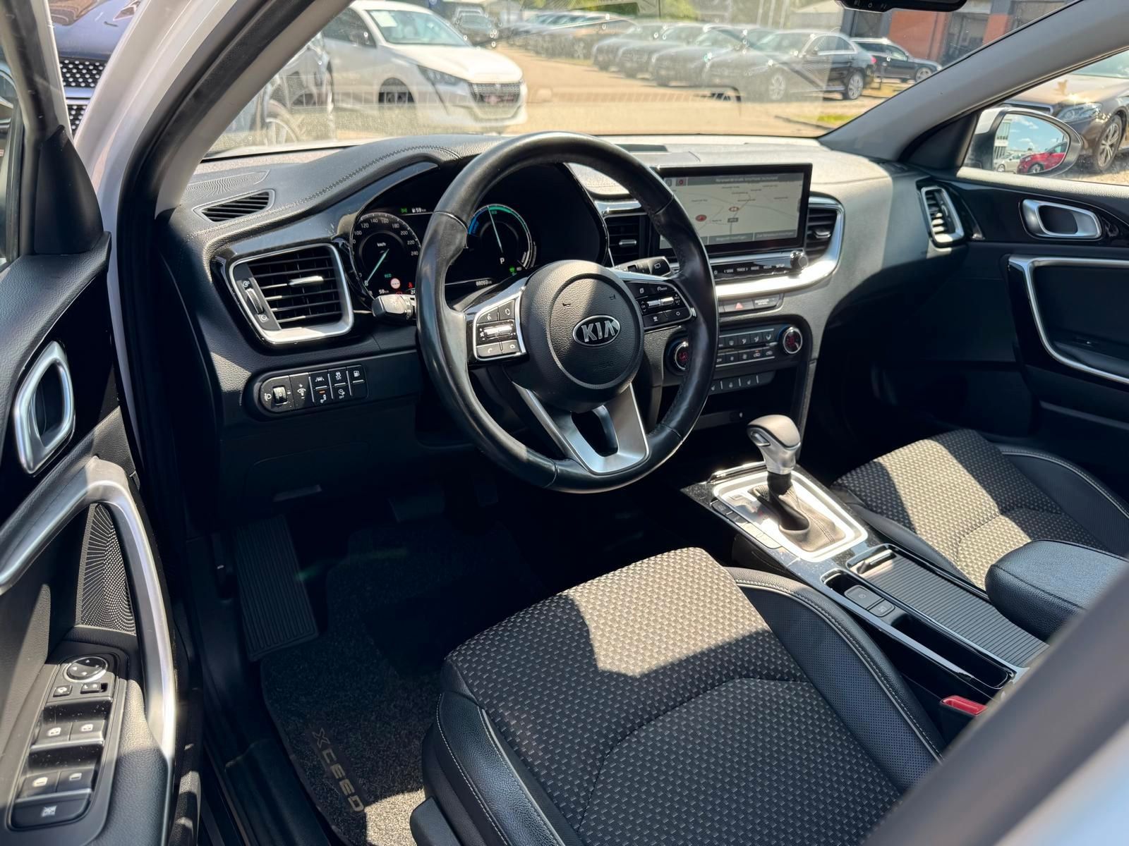Kia XCeed 1.6 DCT Plug-in-Hybrid Platinum Edition - Samsaru's Car Outlet