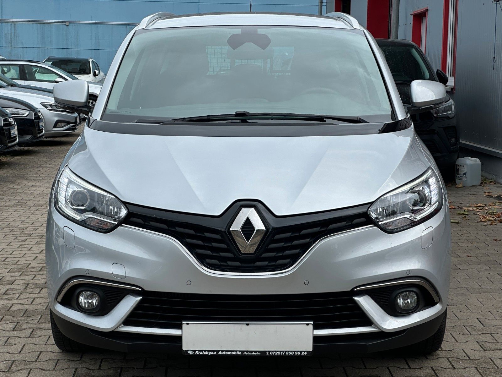 Renault Grand Scenic 160 EDC - Samsaru's Car Outlet