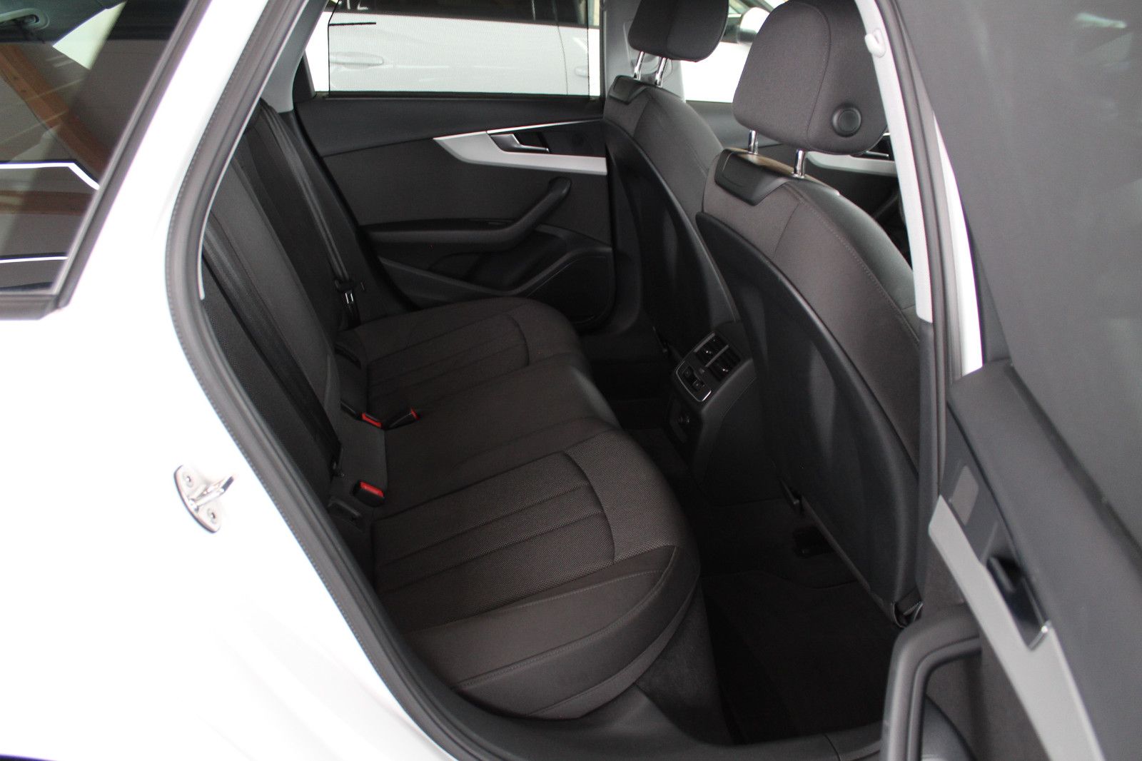 Audi A4 Avant 40 TDI quattro S tronic - Samsaru's Car Outlet