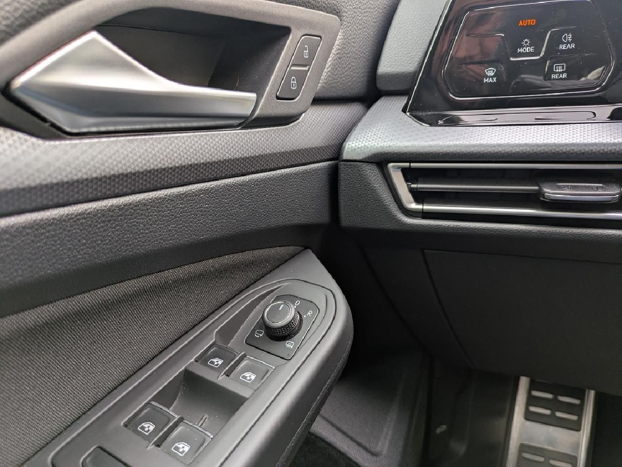 Volkswagen Golf VIII 2.0 TDI Active - Samsaru's Car Outlet