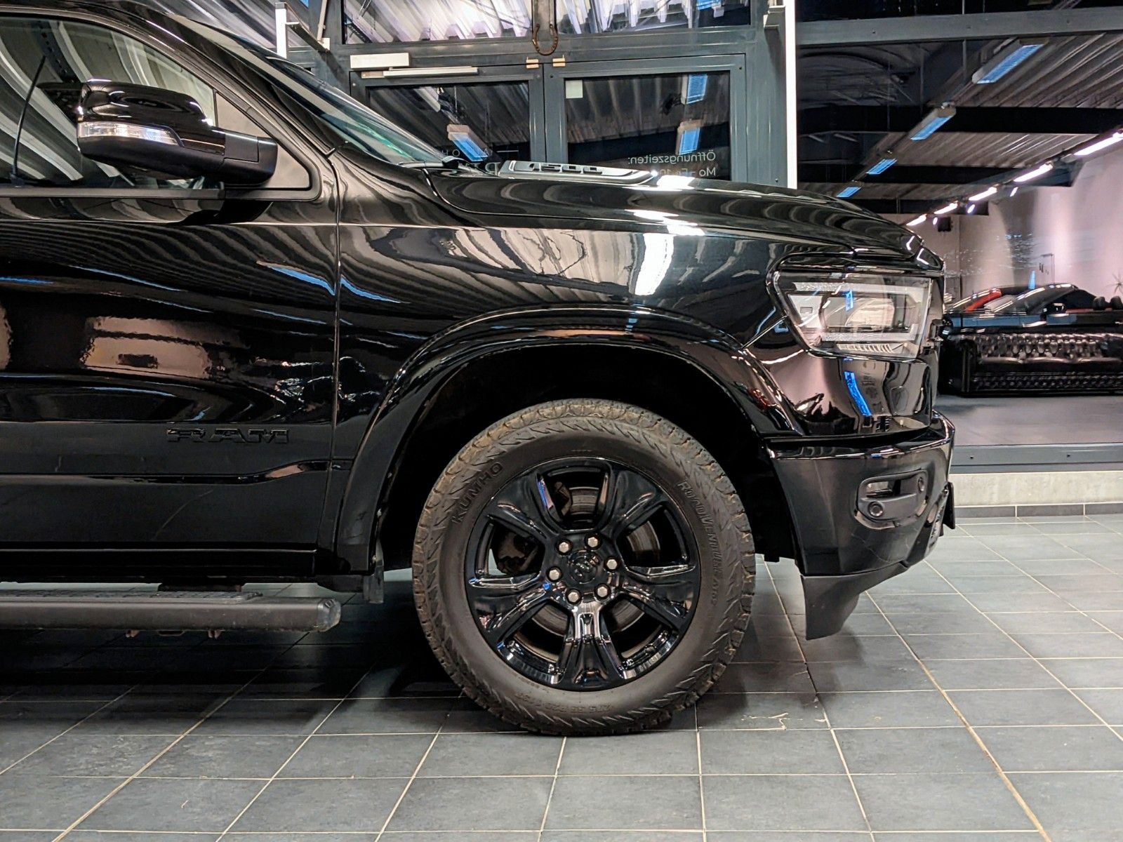 Dodge RAM 1500  Laramie Limited Night HEMI 5.7L   4x4