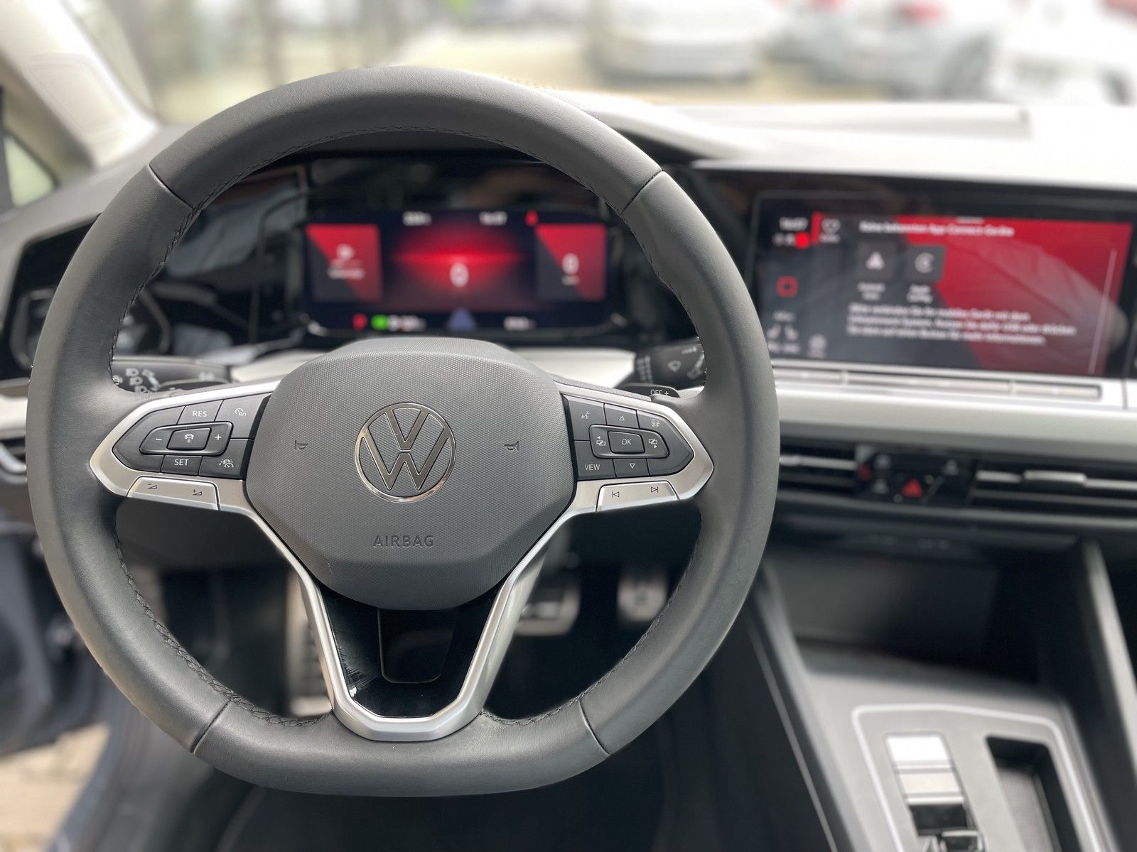 Volkswagen Golf VIII Move eTSI - Samsaru's Car Outlet