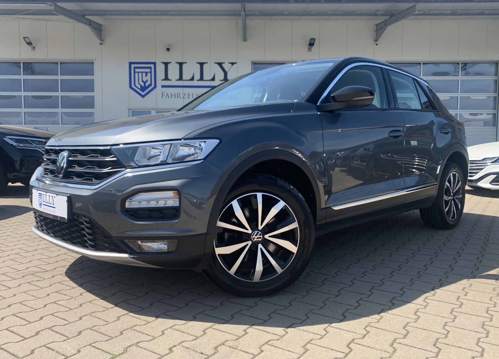 Volkswagen T-Roc 2.0 TDI Style - Samsaru's Car Outlet