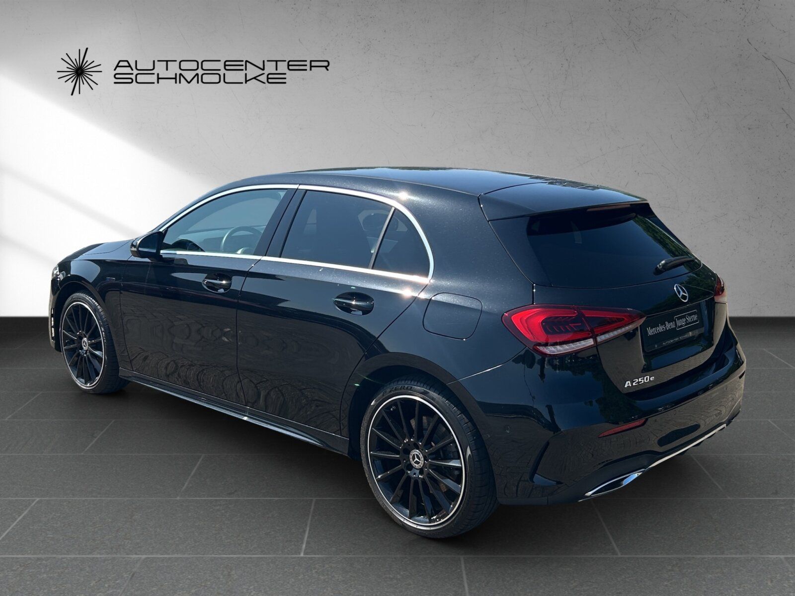 Mercedes-Benz A 250 e AMG-LINE - Samsaru's Car Outlet