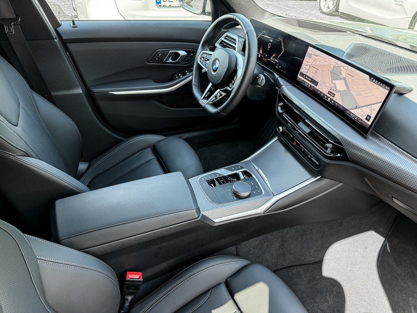 BMW 330d xDrive M-Sport AHK PANO DA PA+ 360 ACC