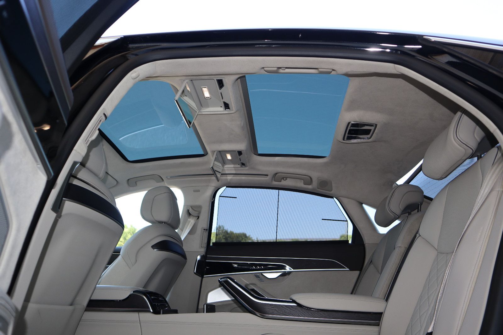 Audi A8L 60 TFSIe lang - Samsaru's Car Outlet
