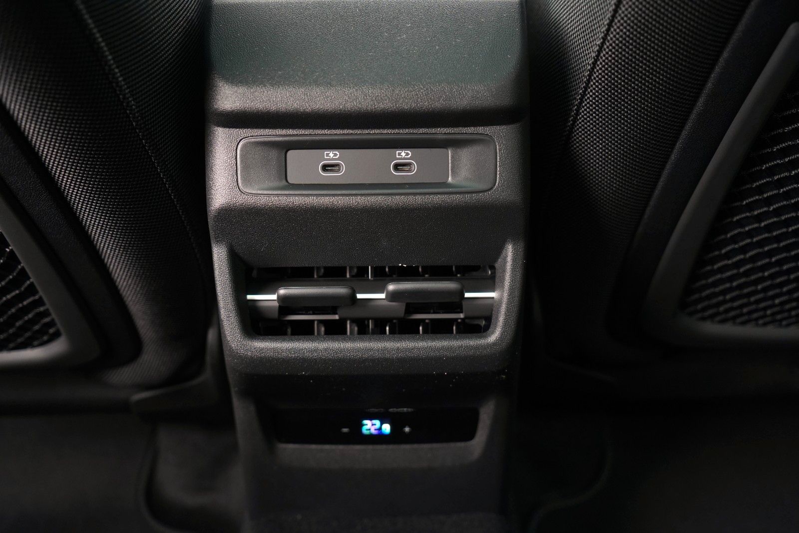 Audi Q3 SUV e-hybrid AHK S-LINE PANO TECH PRO MATRIX