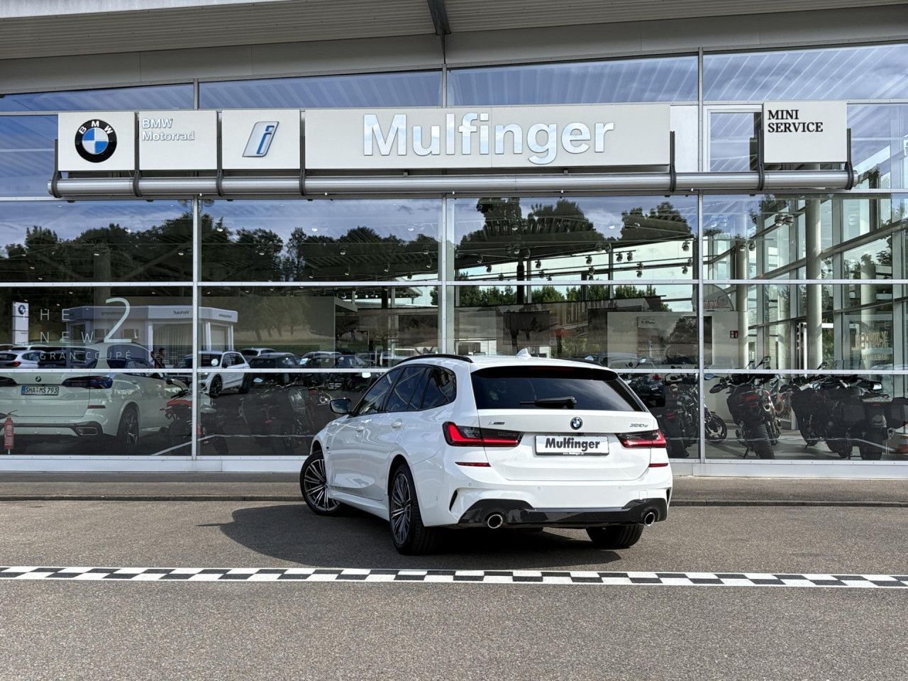BMW 330e T. M Sport - Samsaru's Car Outlet