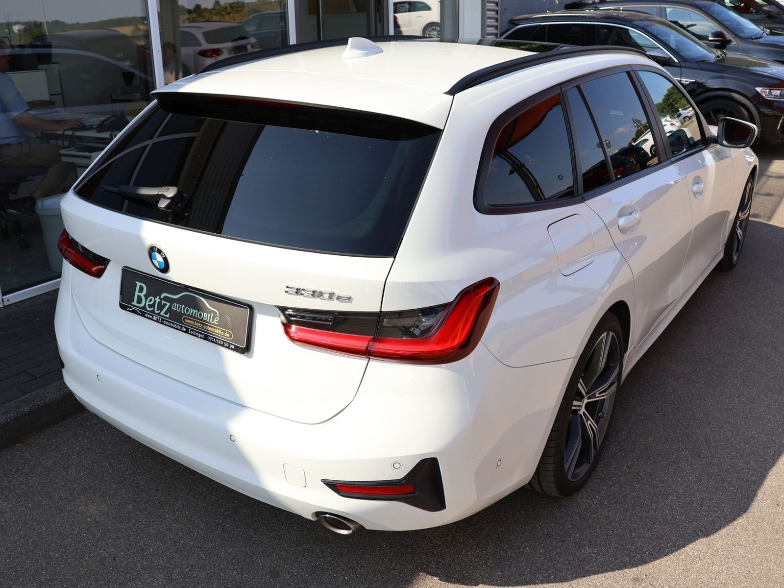 BMW 330 e Touring Advantage - Samsaru's Car Outlet