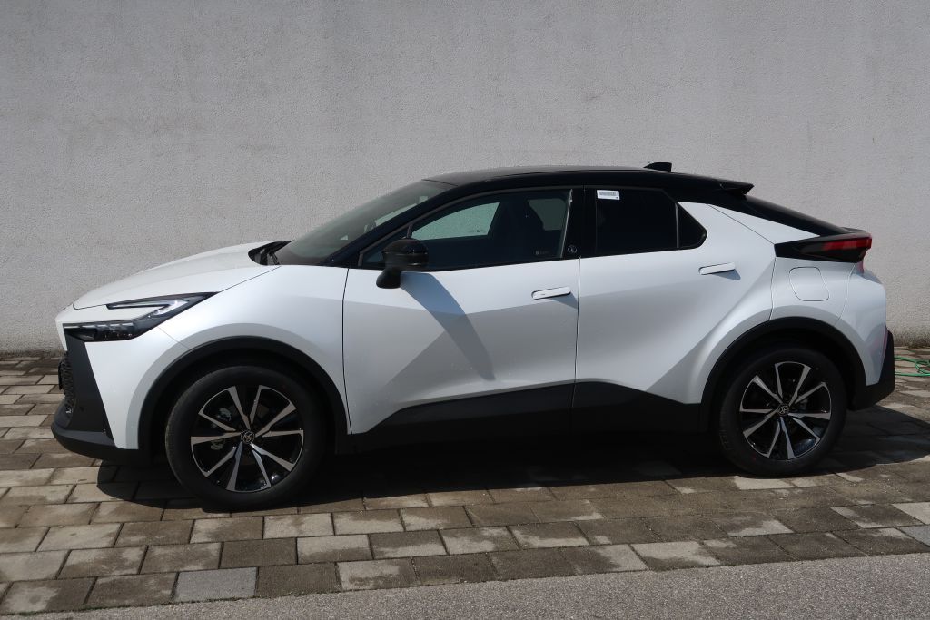 Toyota C-HR 1.8 Hybrid - Samsaru's Car Outlet