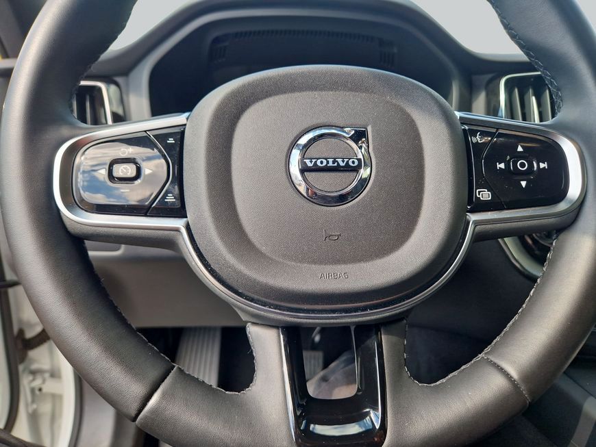 Volvo XC60 B4 D AWD Plus Dark,Pano, LM 21'',360° Surro