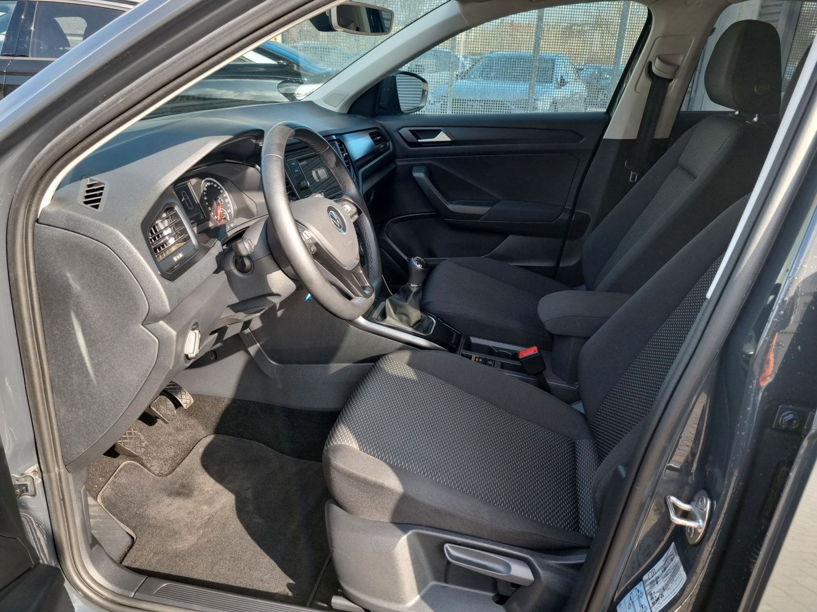 Volkswagen T-Roc 1.0 TSI - Samsaru's Car Outlet