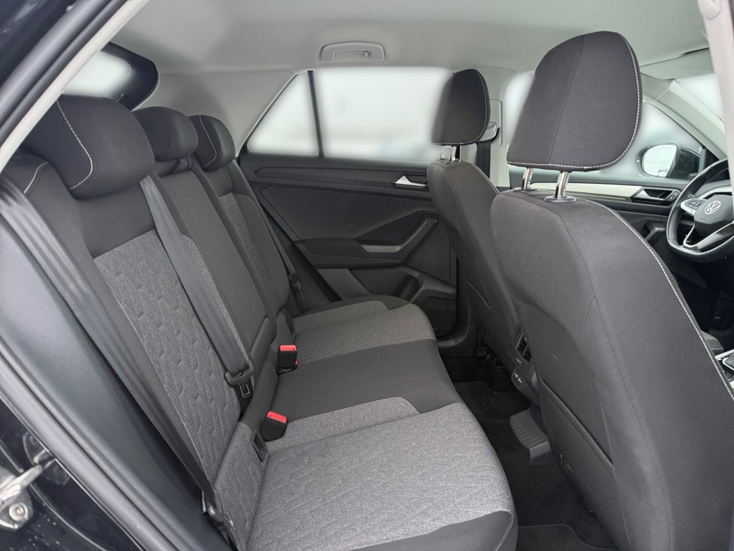 Volkswagen T-Roc Move 1.5 TSI - Samsaru's Car Outlet