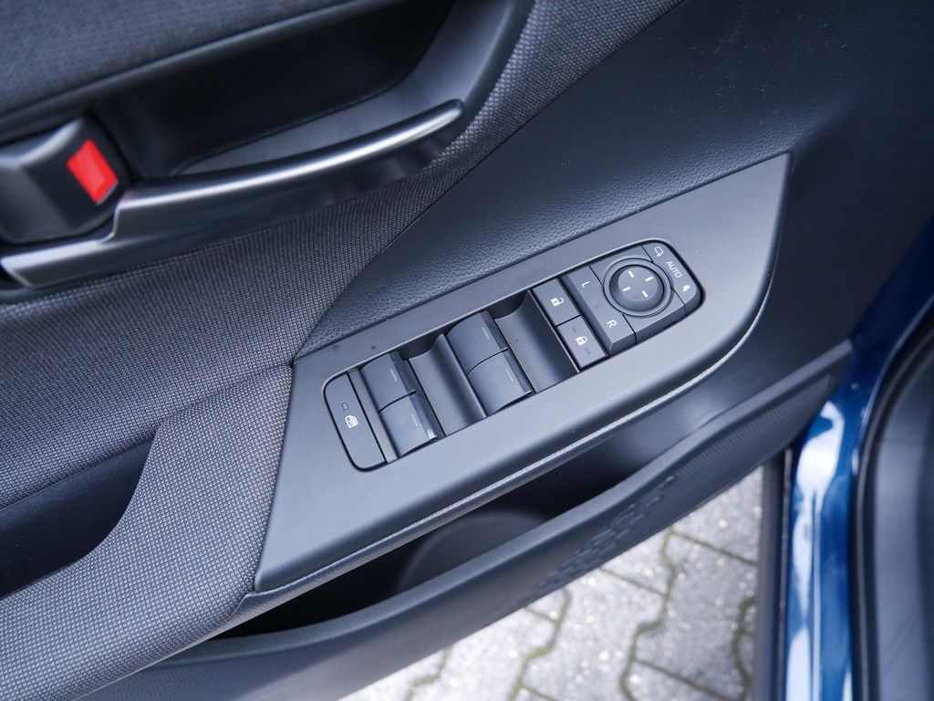 Toyota C-HR 1.8 Hybrid - Samsaru's Car Outlet