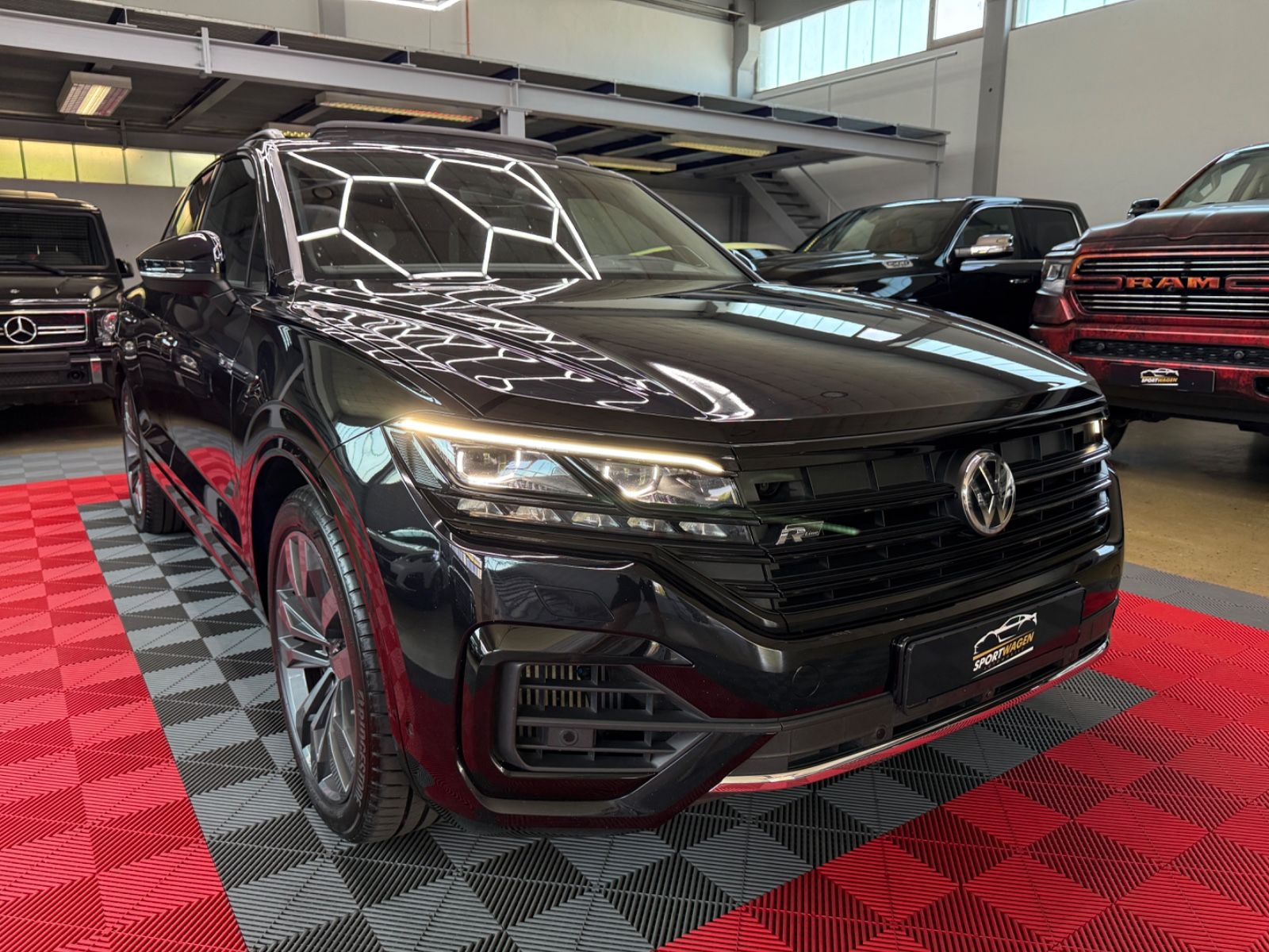 Volkswagen Touareg R-Line - Samsaru's Car Outlet