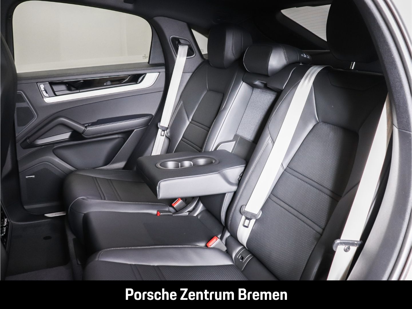 Porsche Cayenne E-Hybrid Coupe Sport Design HD-Matrix-LE