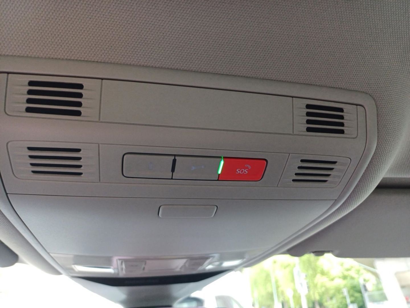 Volkswagen Passat 2.0 TSI Business - Samsaru's Car Outlet