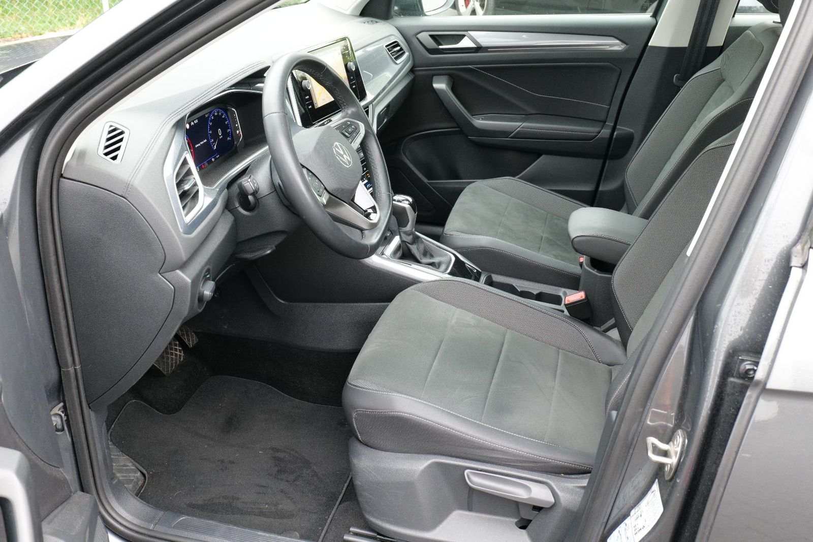 Volkswagen T-ROC Style 1.5 TSI - Samsaru's Car Outlet