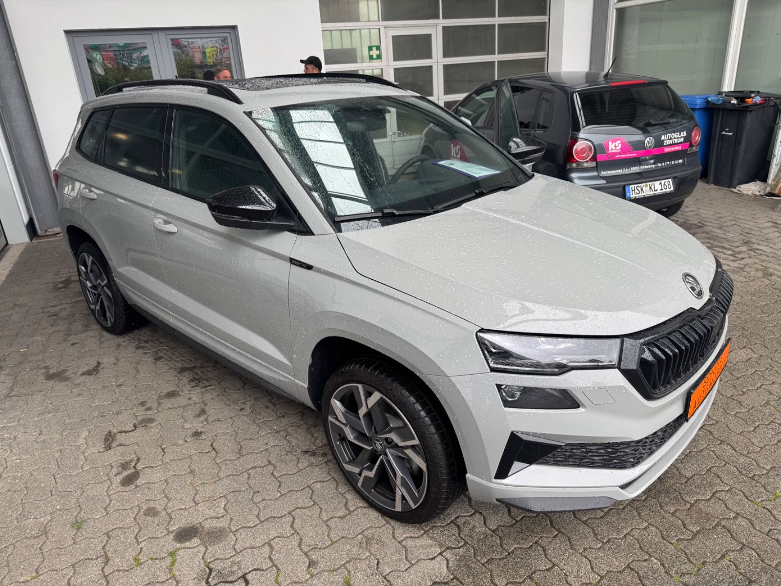 Skoda Karoq Sportline 1,5TSI DSG, Pano,AHK,19,360°,5Ja
