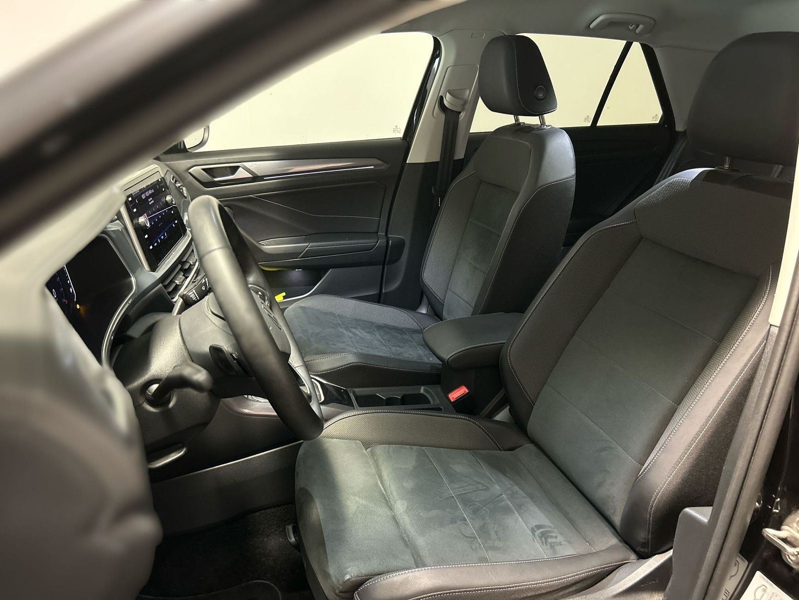Volkswagen T-ROC 2.0 TDI Style - Samsaru's Car Outlet